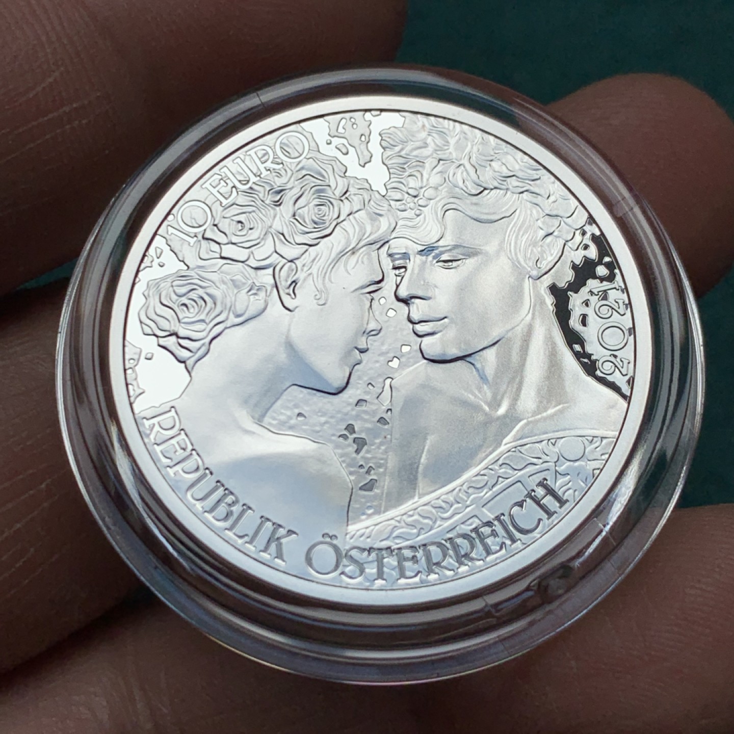 《竞宝斋》第150场-周日，周一，周四 3场 (全场包邮) 奥地利 10欧元 彩色玫瑰花语精制银币 原盒原证 热门题材 寓意美好可送恋人 无刮痕无白斑