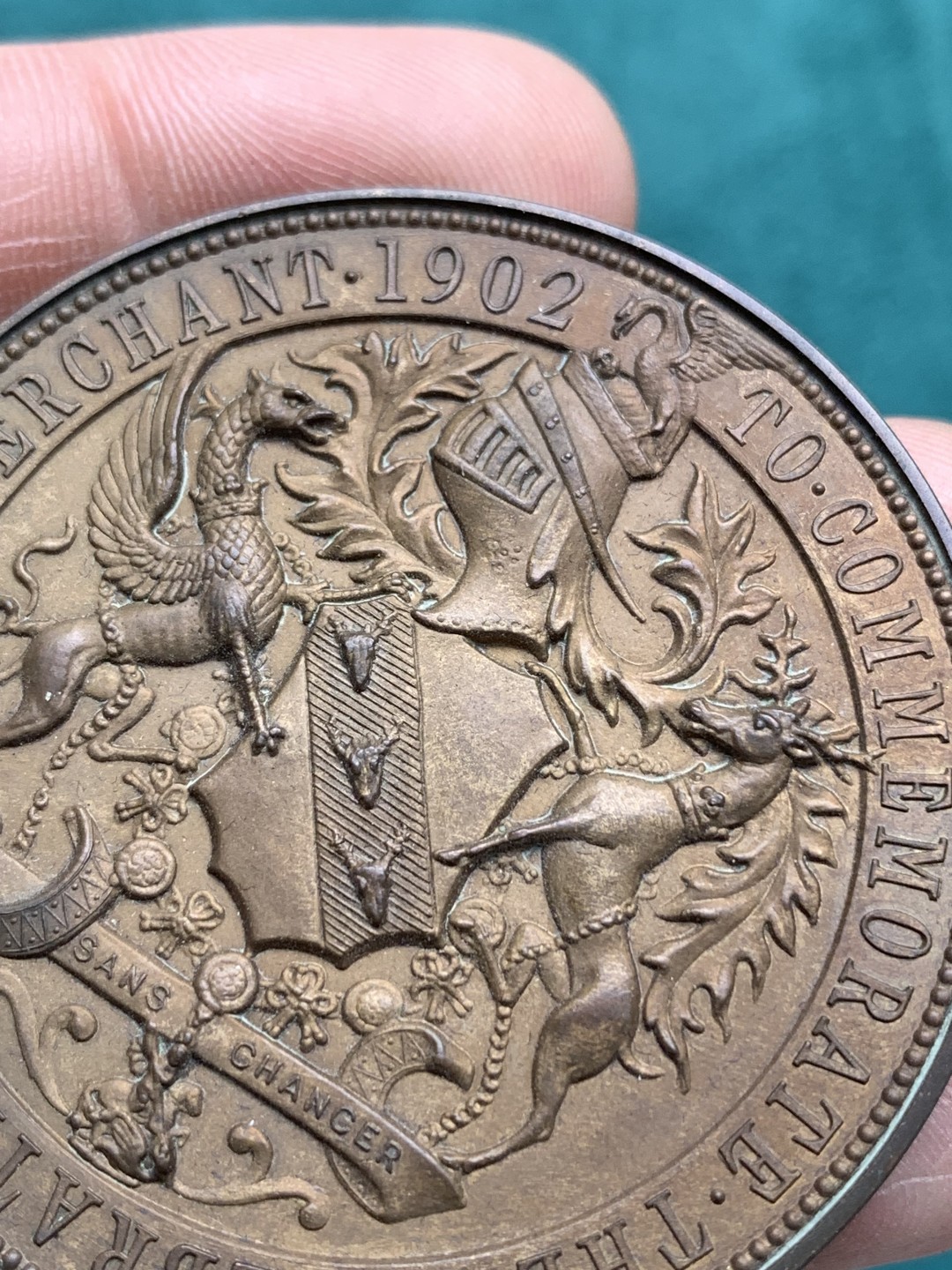 《竞宝斋》第150场-周日，周一，周四 3场 (全场包邮) 1902年 英国普雷斯顿公会纪念大铜章，带原盒 51mm60克