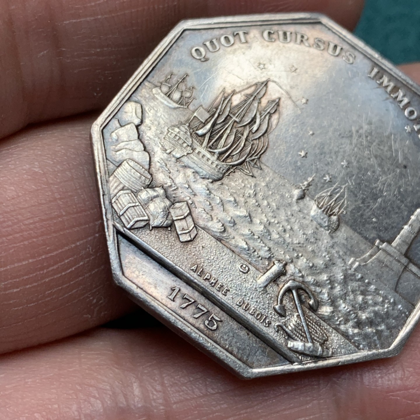 《竞宝斋》第150场-周日，周一，周四 3场 (全场包邮) 法国 马赛航海港口 银质八角代币  重量：19.5gr  边铭：丰饶角+银标