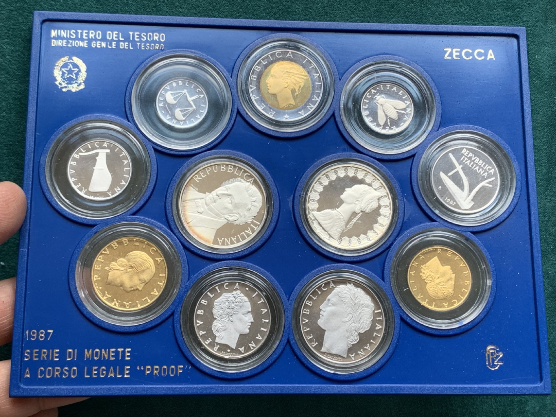 《竞宝斋》第150场-周日，周一，周四 3场 (全场包邮) 1987年原盒带证书意大利精制套币含两枚银币