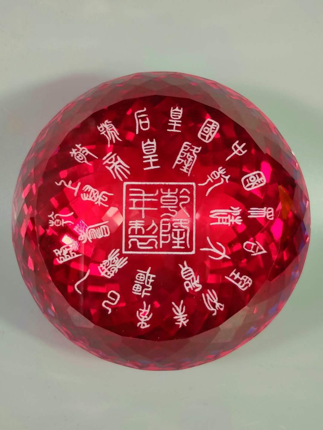 大漆楠木描金盒装钻石💎 ，晶莹剔透，光彩夺目，硬度达十！