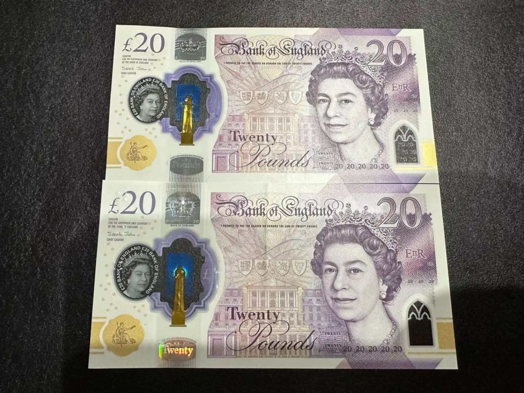 《外钞收藏家》第二百五十九期（连拍第四场） 英国最新版塑料钞20镑 一张全新 一张AU
