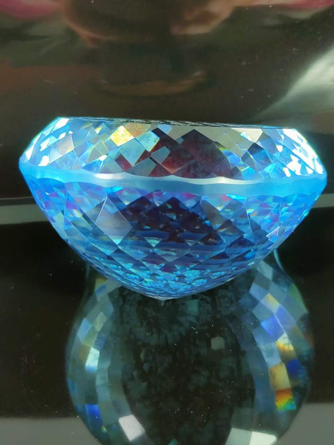 大漆楠木描金盒装钻石💎 ，晶莹剔透，光彩夺目，硬度达十！