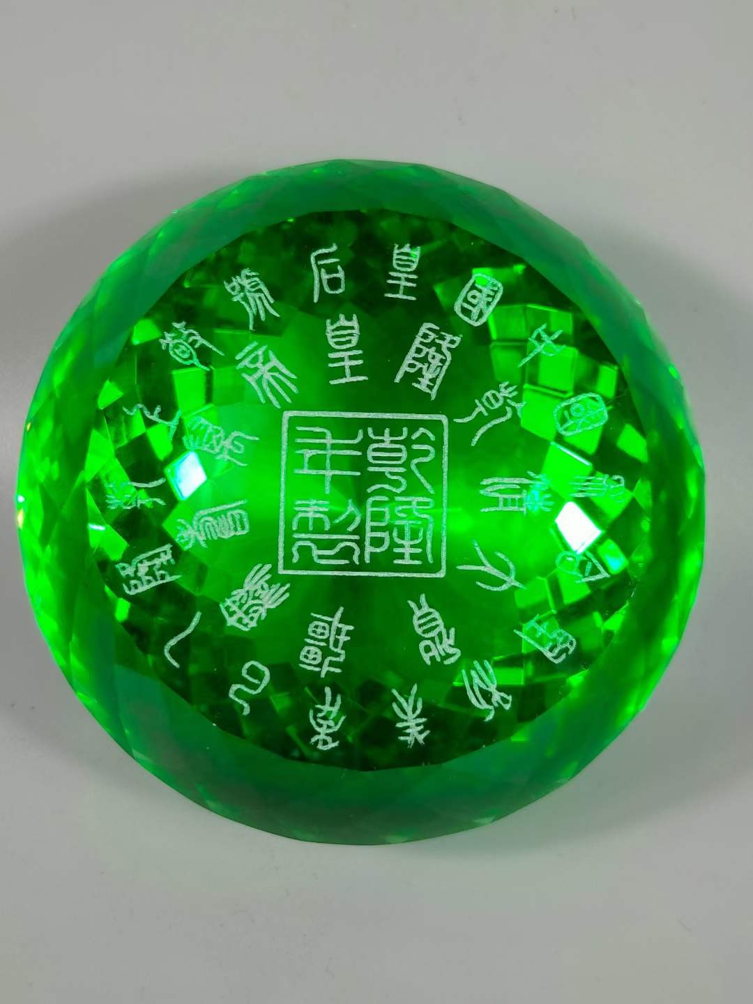 大漆楠木描金盒装钻石💎 ，晶莹剔透，光彩夺目，硬度达十！