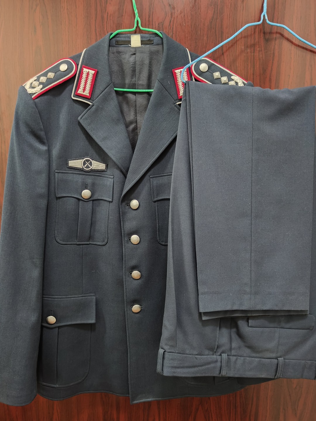 全场0元起拍 第45期 咸鱼国勋章拍卖专场 4月9日（周日）下午6：00开始 西BW德空军参谋上校制服一套