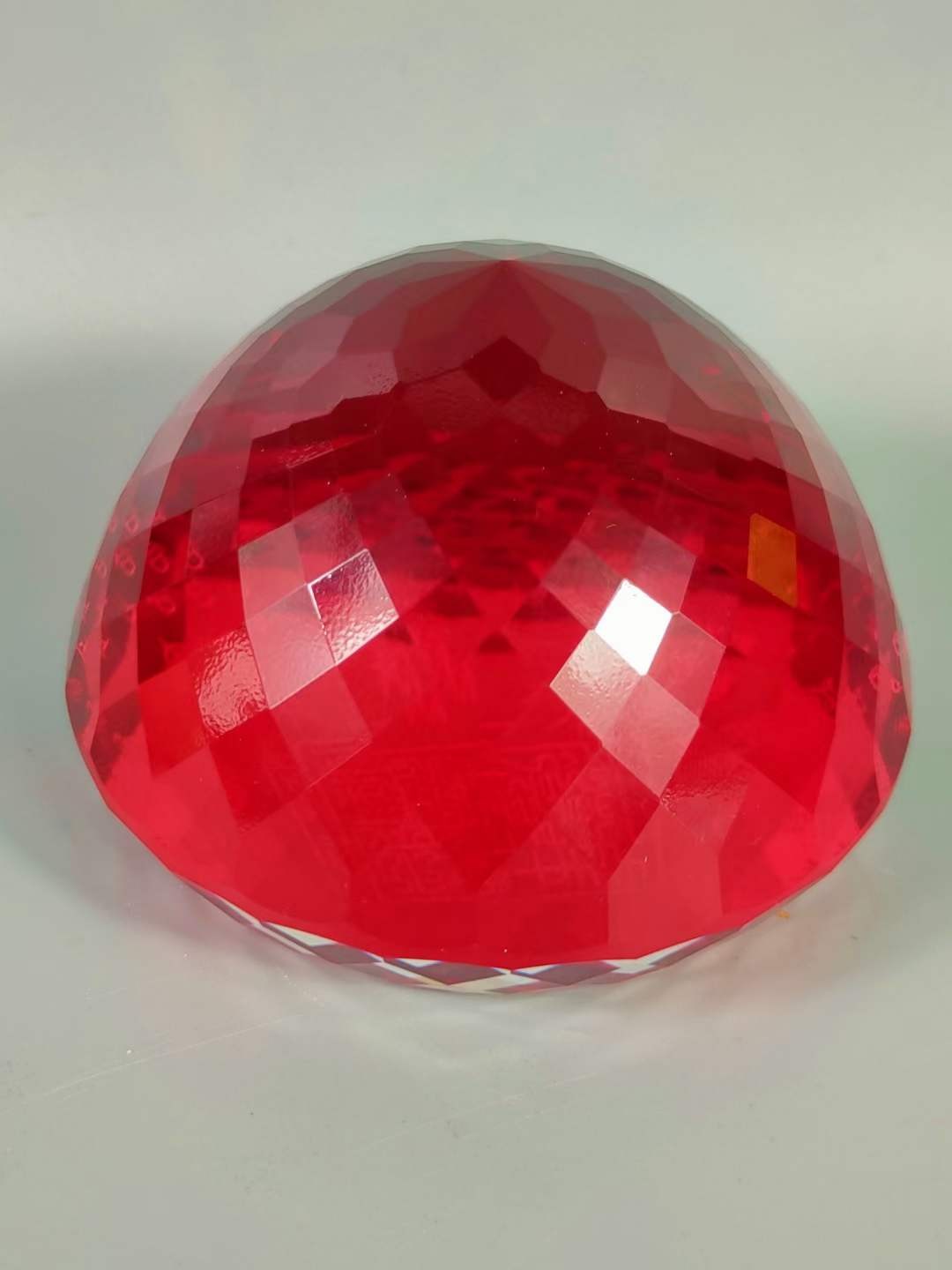 大漆楠木描金盒装钻石💎 ，晶莹剔透，光彩夺目，硬度达十！