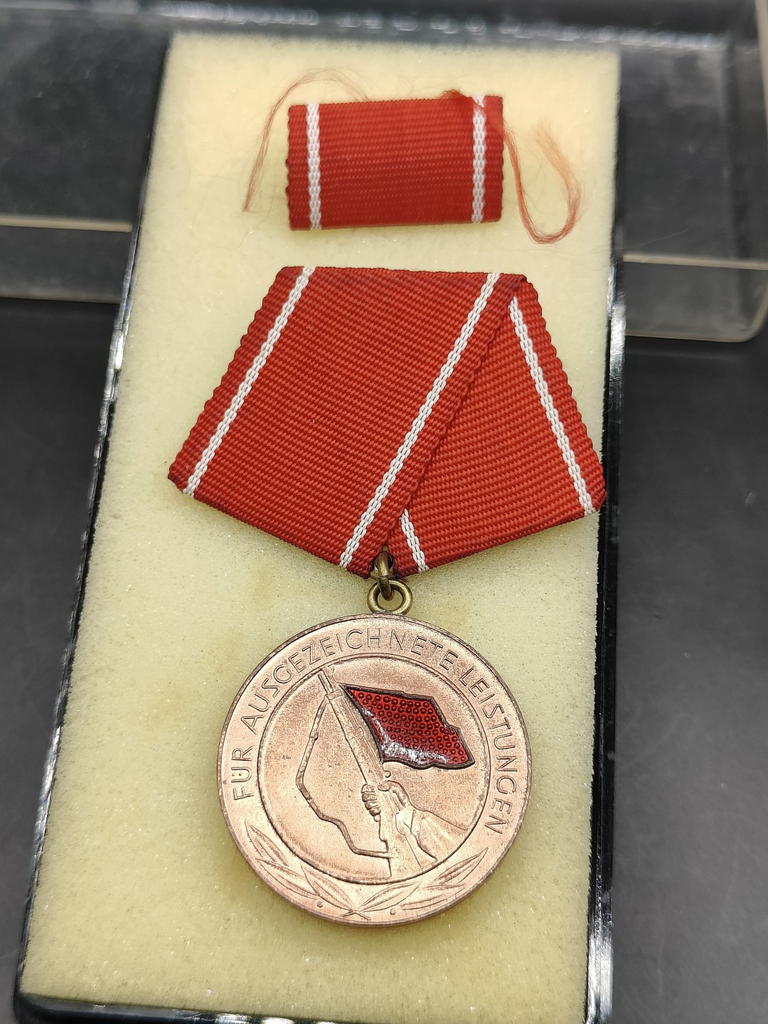 全场0元起拍 第45期 咸鱼国勋章拍卖专场 4月9日（周日）下午6：00开始 东德工战队优秀服役奖章