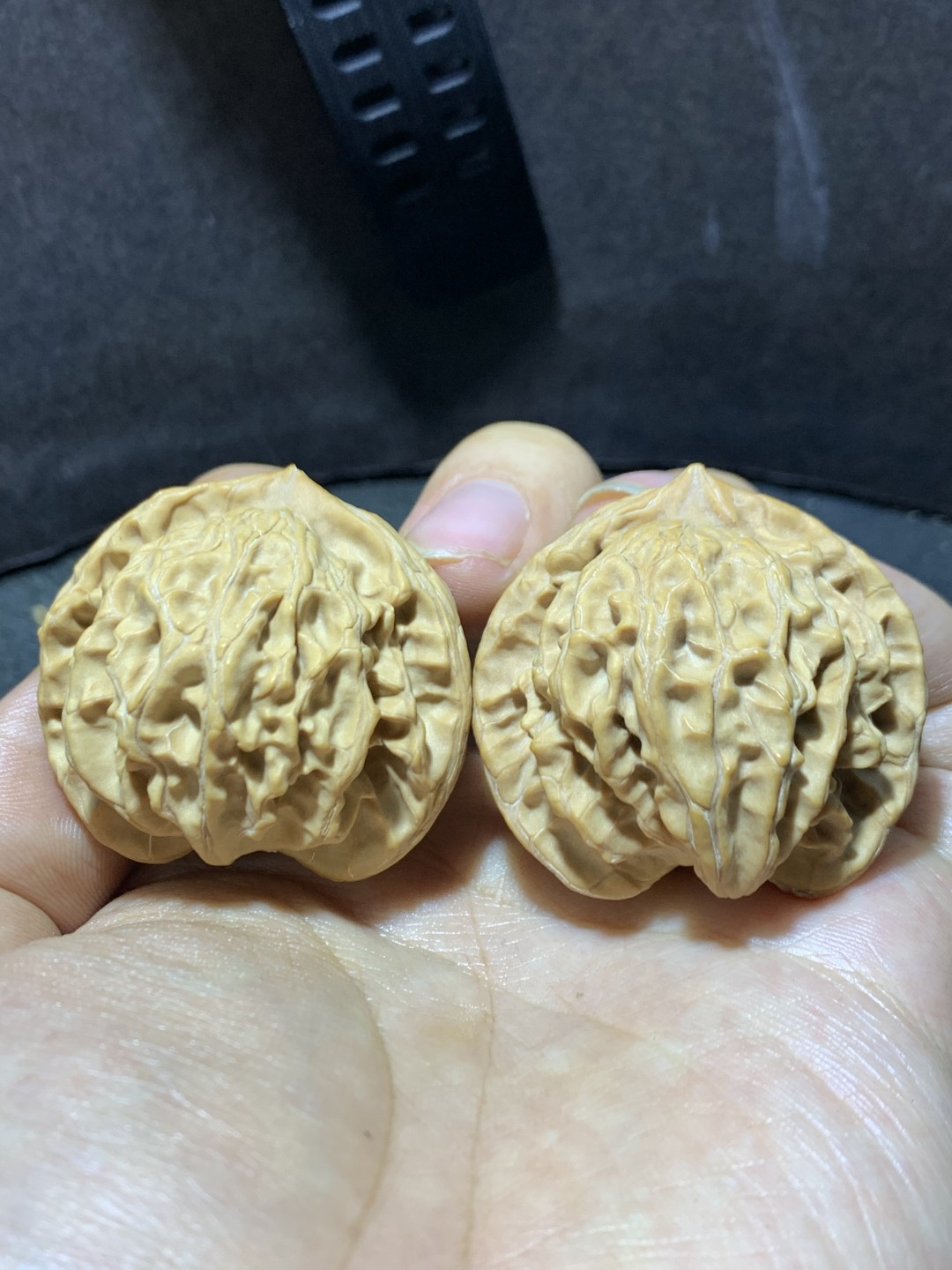 仅此一对，精美盘山公子帽文玩核桃麻核桃一对！