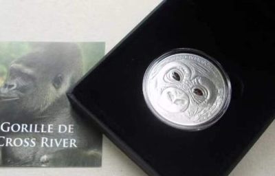 【币将精彩】世界钱币拍卖（2025-12-10） - 喀麦隆2013年大猩猩仿古浮雕镶嵌银币 