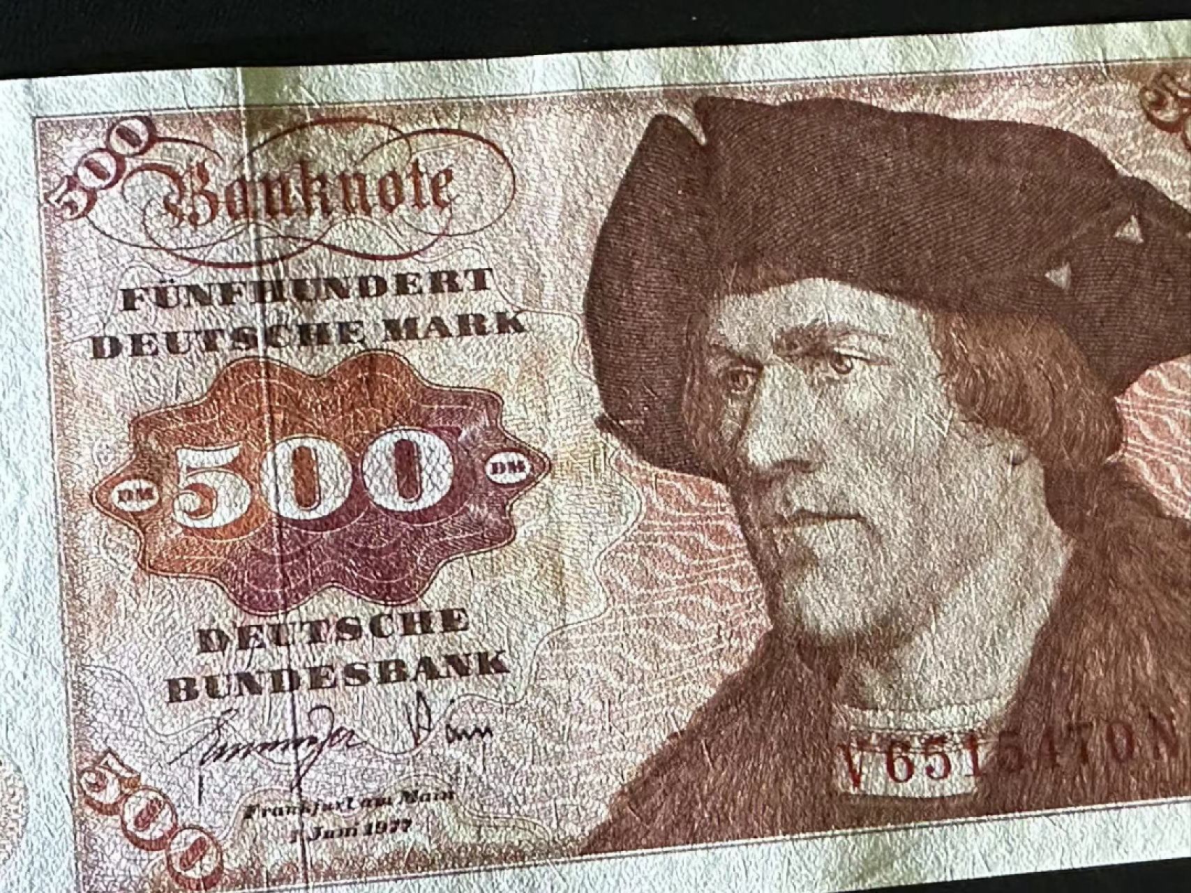 《外钞收藏家》第二百五十八期（连拍第三场） 1977年德国500马克 大副 UNC- 有点小瑕疵 请注意 需要确认品相的 提前联系我