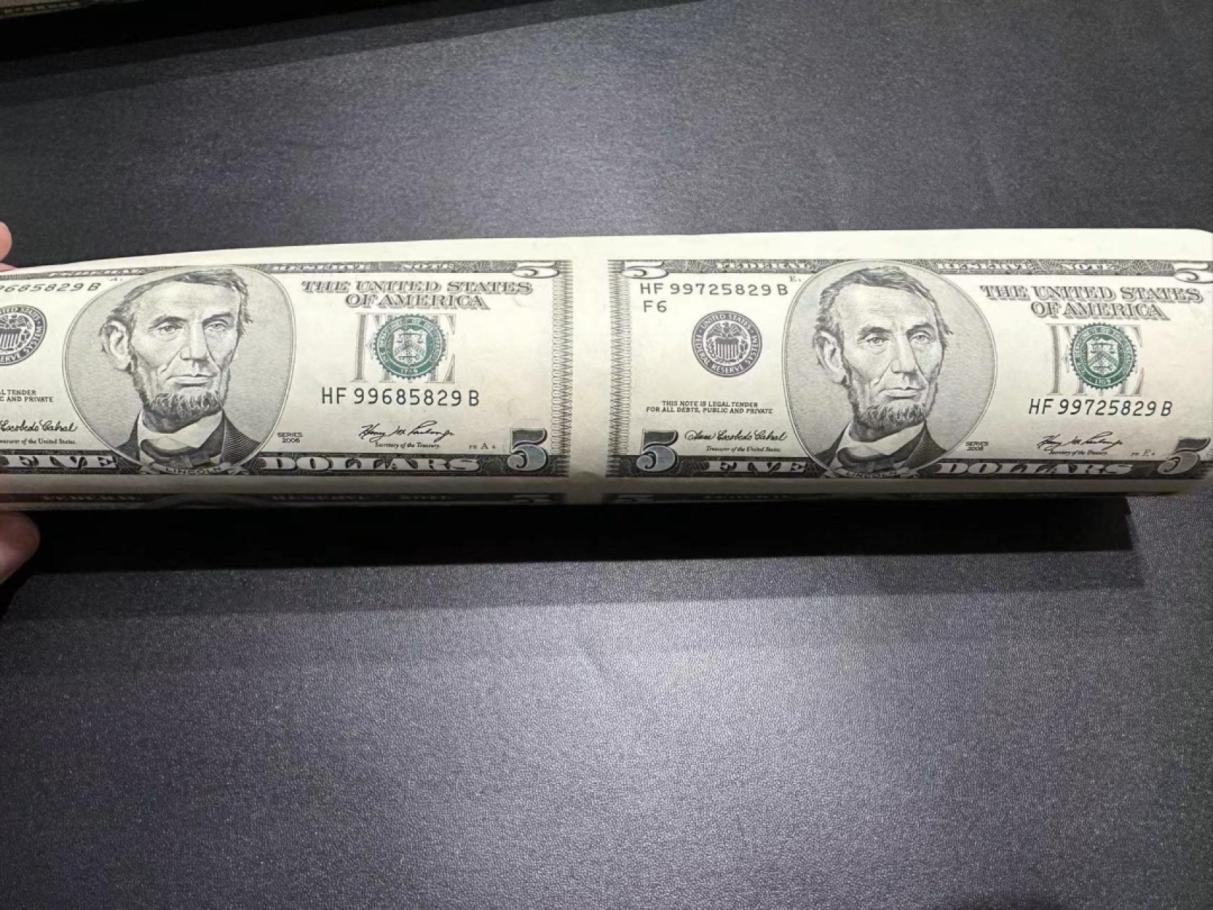 《外钞收藏家》第二百五十八期（连拍第三场） 2006年5美元 16连体 全新 5829