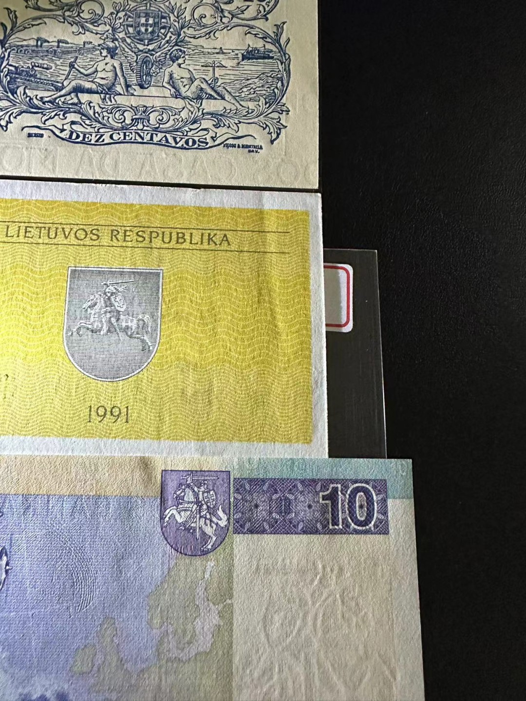 《外钞收藏家》第二百五十九期（连拍第四场） 葡萄牙和立陶宛三张一起  立陶宛全新 上面两张UNC-