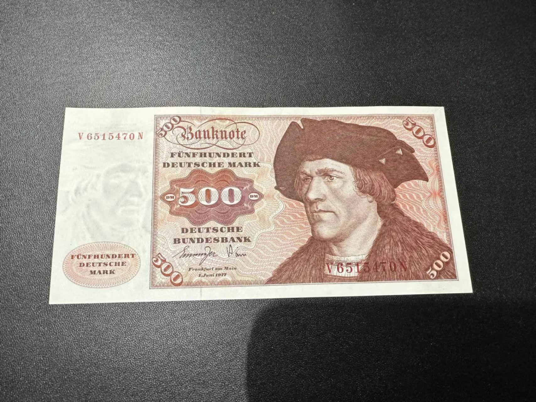 《外钞收藏家》第二百五十八期（连拍第三场） 1977年德国500马克 大副 UNC- 有点小瑕疵 请注意 需要确认品相的 提前联系我