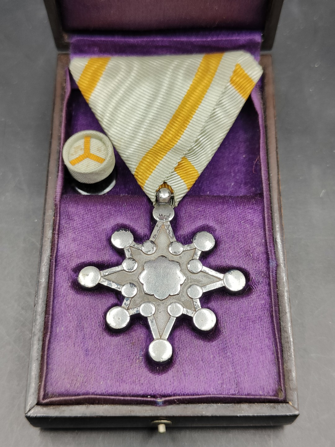 全场0元起拍 第45期 咸鱼国勋章拍卖专场 4月9日（周日）下午6：00开始 日本明治时期 八等瑞宝章 银制带盒略