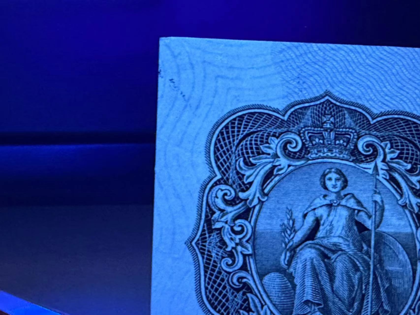 《外钞收藏家》第二百五十八期（连拍第三场） 英国A序列1镑 AU品相