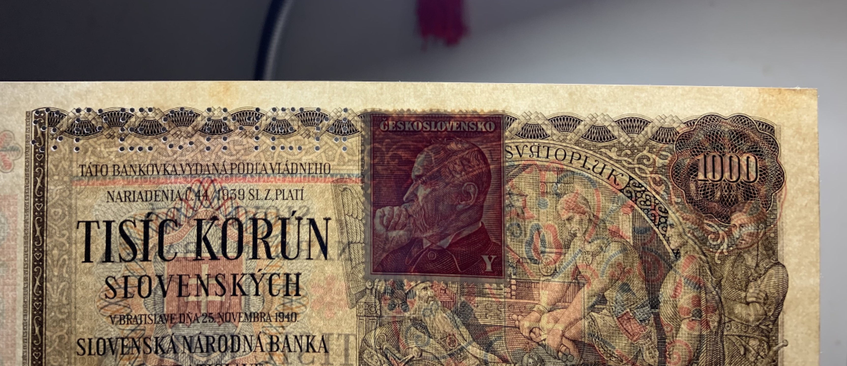 收藏联盟Quantum Auction 第247期拍卖 捷克斯洛伐克1940年1000克朗加贴样票 品相UNC 折木教子 上边缘和一角有轻微渗黄