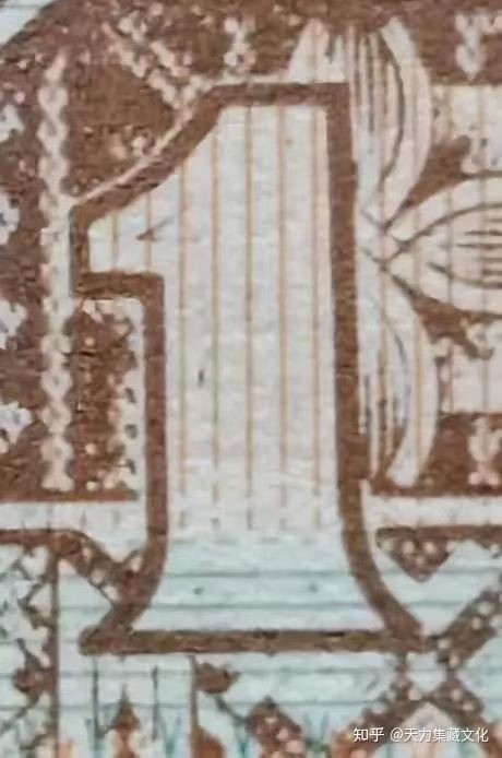 一线荧光币第120期拍场 8001QJ特稀冠强级黄金甲，内无1倒七巧，QJ51997715，全奇数，评级币单张，正常的8001纸币正面左下角与右下角的数字“1”有粗黑的外框，同时里面有一个细细的黑线连接起来的“1”字，类似内、外都是空心的美术字“1”。而藏友们研究发现一种特殊8001纸币，左下角或右下角的数字中空心“1”竟然不见了（或者只留下了一些点或钩），这种钱币就叫做“内无1”，绝品无斑无油。