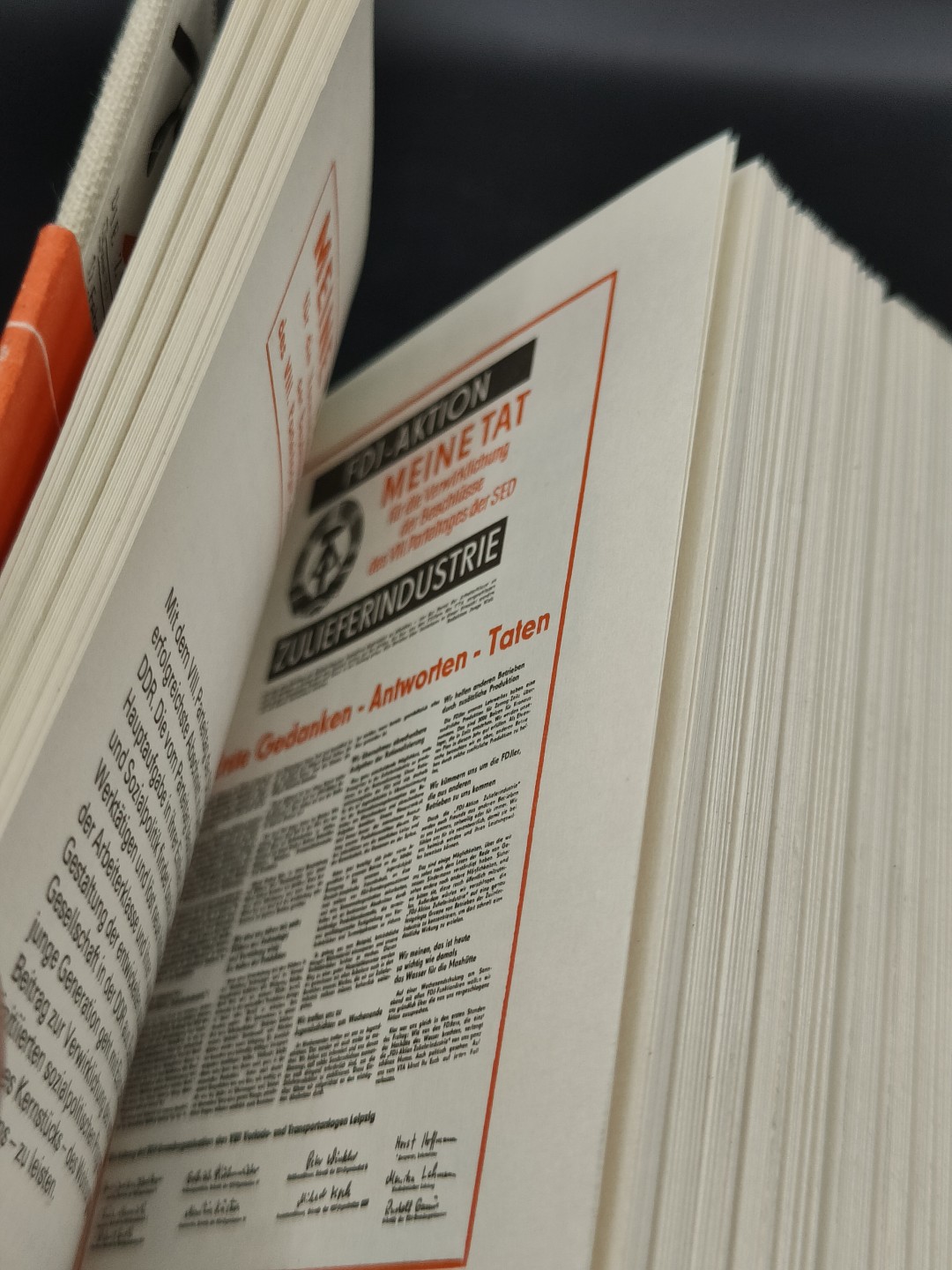 全场0元起拍 第45期 咸鱼国勋章拍卖专场 4月9日（周日）下午6：00开始 东德40年代-80年代报纸整合迷你册 300多页