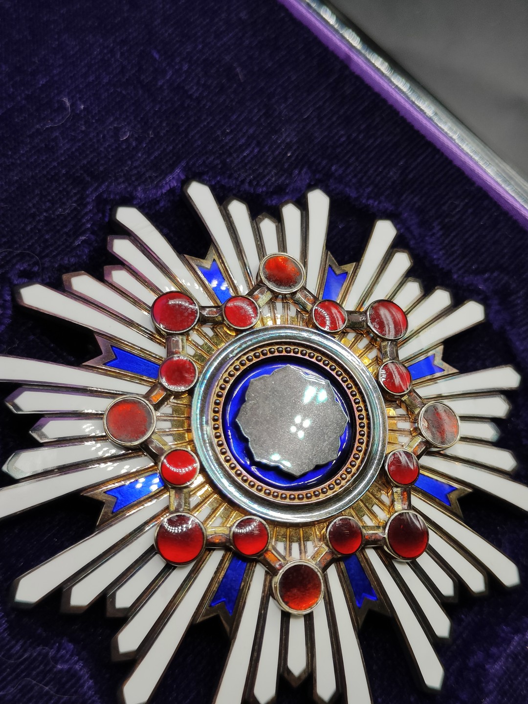 全场0元起拍 第45期 咸鱼国勋章拍卖专场 4月9日（周日）下午6：00开始 日本二等瑞宝星芒章 银制带盒