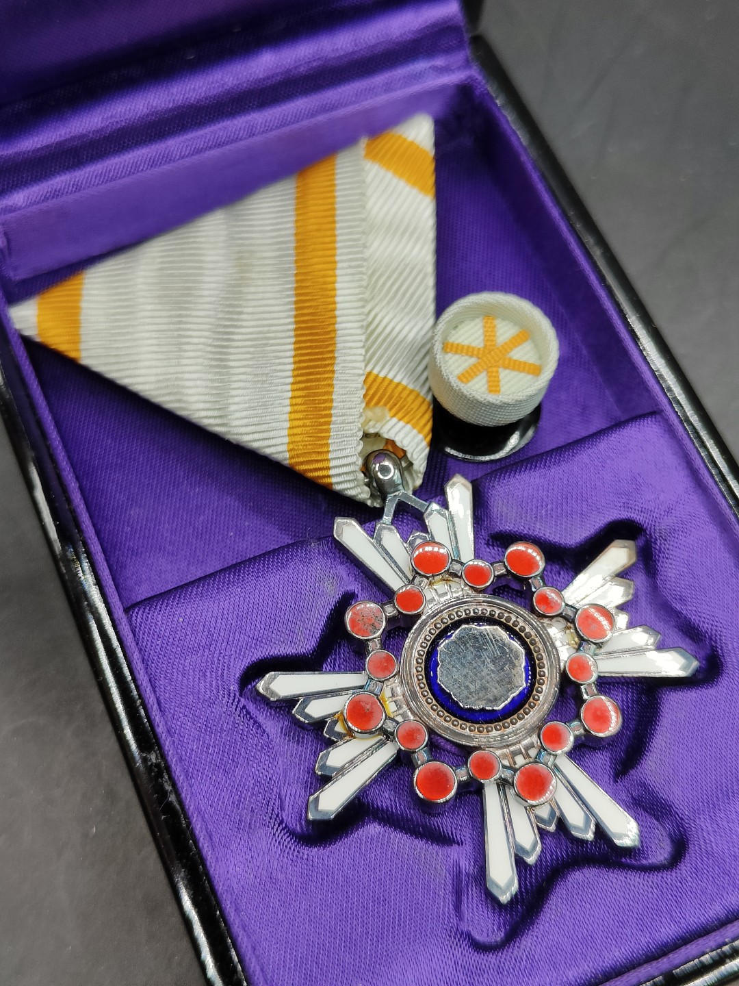 全场0元起拍 第45期 咸鱼国勋章拍卖专场 4月9日（周日）下午6：00开始 日本六等瑞宝章 银制带盒略