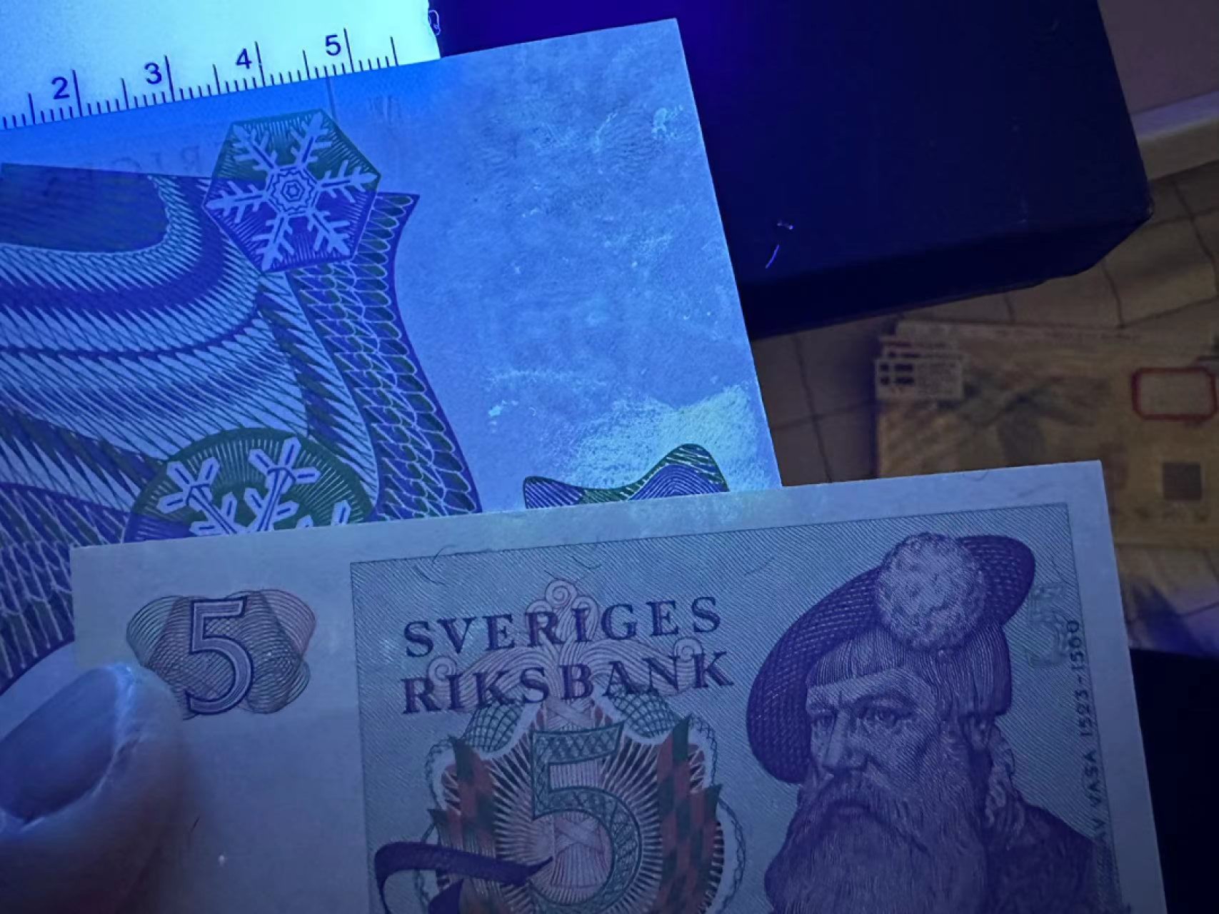 《外钞收藏家》第二百五十九期（连拍第四场） 瑞典5、10、50克朗三张 无折 少量潮 10克朗有点瑕疵