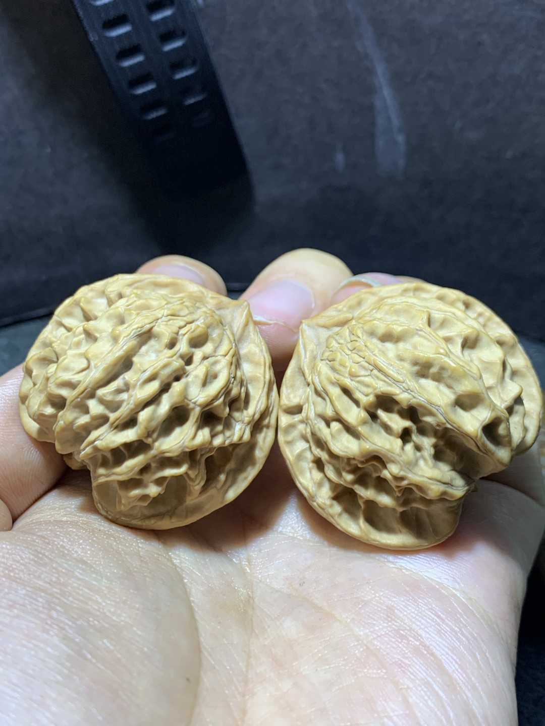 仅此一对，精美盘山公子帽文玩核桃麻核桃一对！