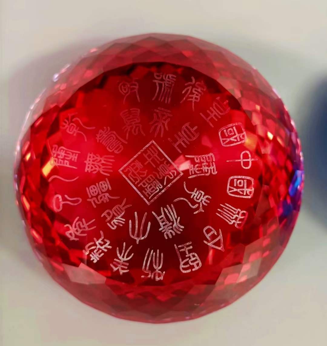 大漆楠木描金盒装钻石💎 ，晶莹剔透，光彩夺目，硬度达十！