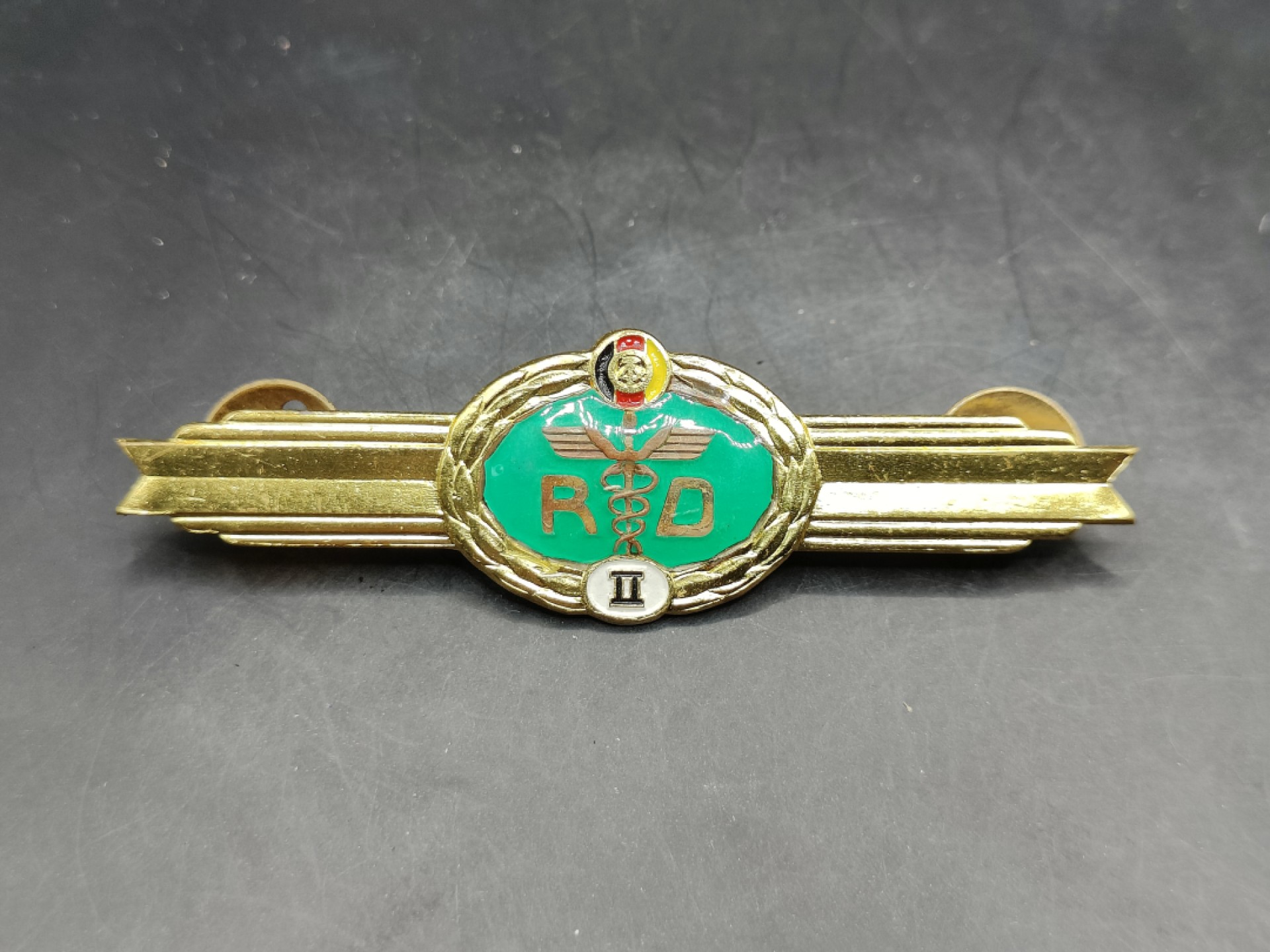 全场0元起拍 第45期 咸鱼国勋章拍卖专场 4月9日（周日）下午6：00开始 东德海关技能章