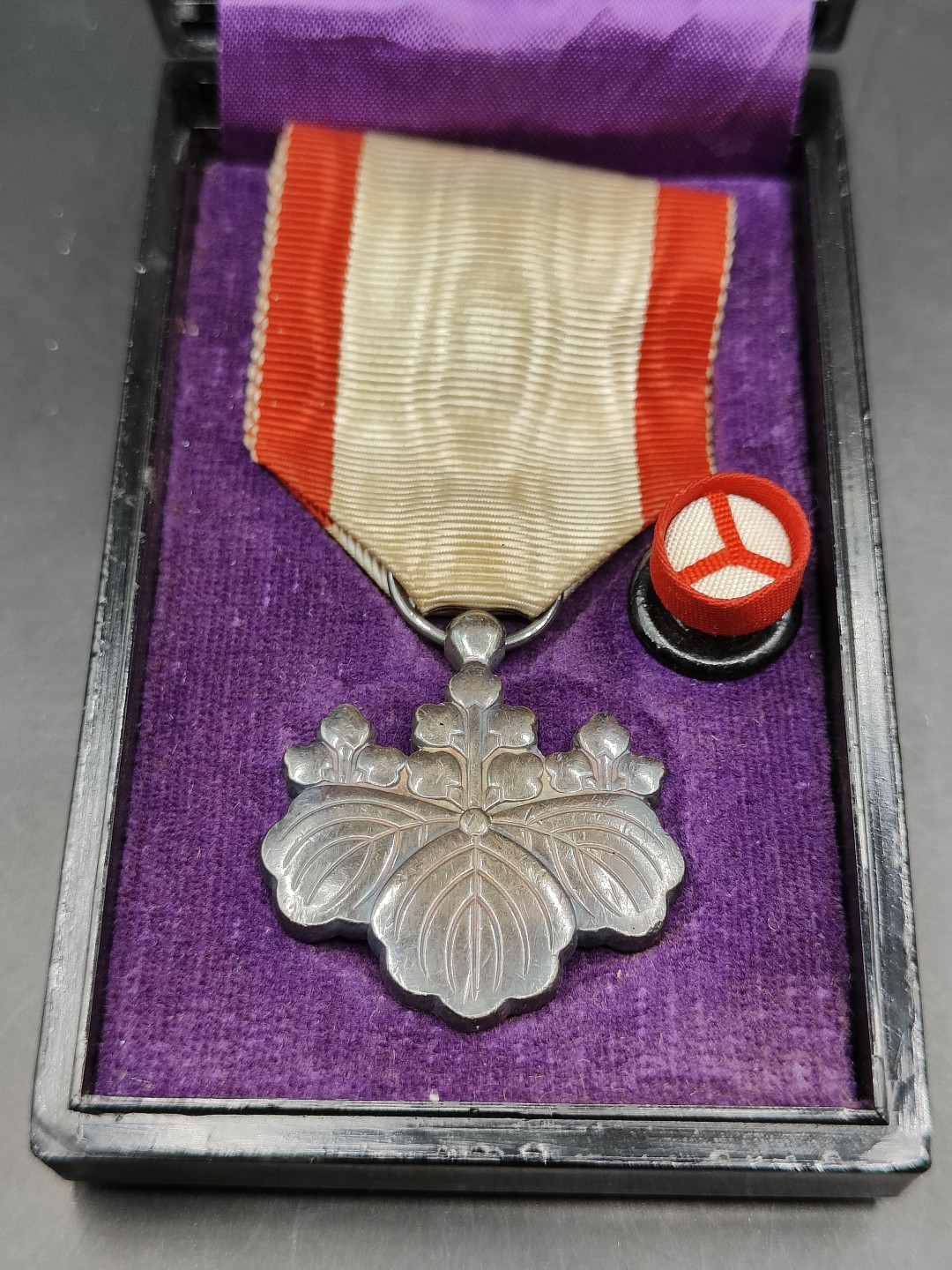 全场0元起拍 第45期 咸鱼国勋章拍卖专场 4月9日（周日）下午6：00开始 日本白叶章 银制带盒略