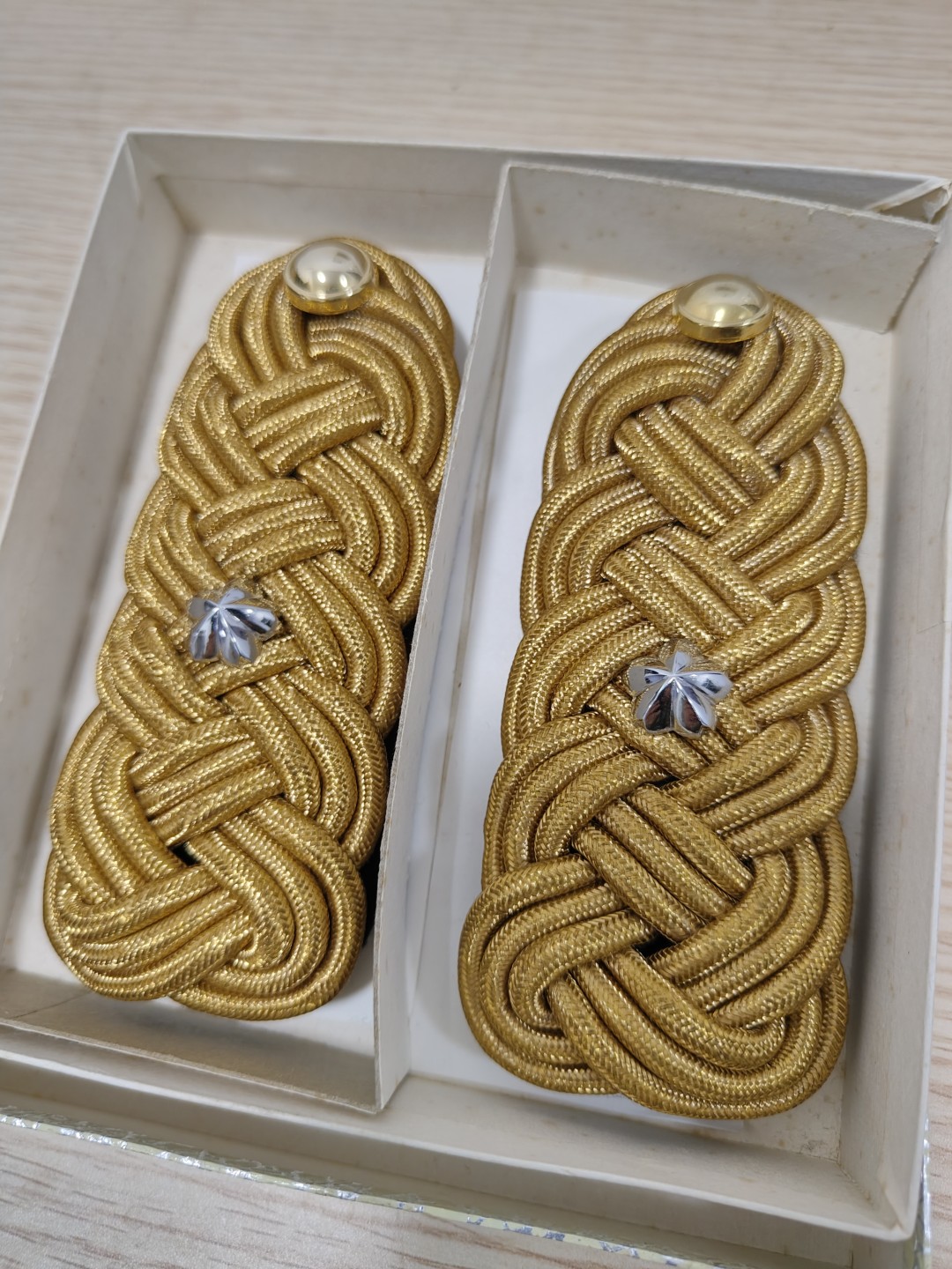 全场0元起拍 第45期 咸鱼国勋章拍卖专场 4月9日（周日）下午6：00开始 陆上自卫队通礼肩章 三佐阶级