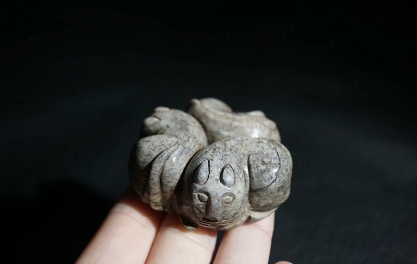 ｜冷门出品｜精选专拍·第贰拾柒场· 明清工老和田玉通天孔三猫把件摆件