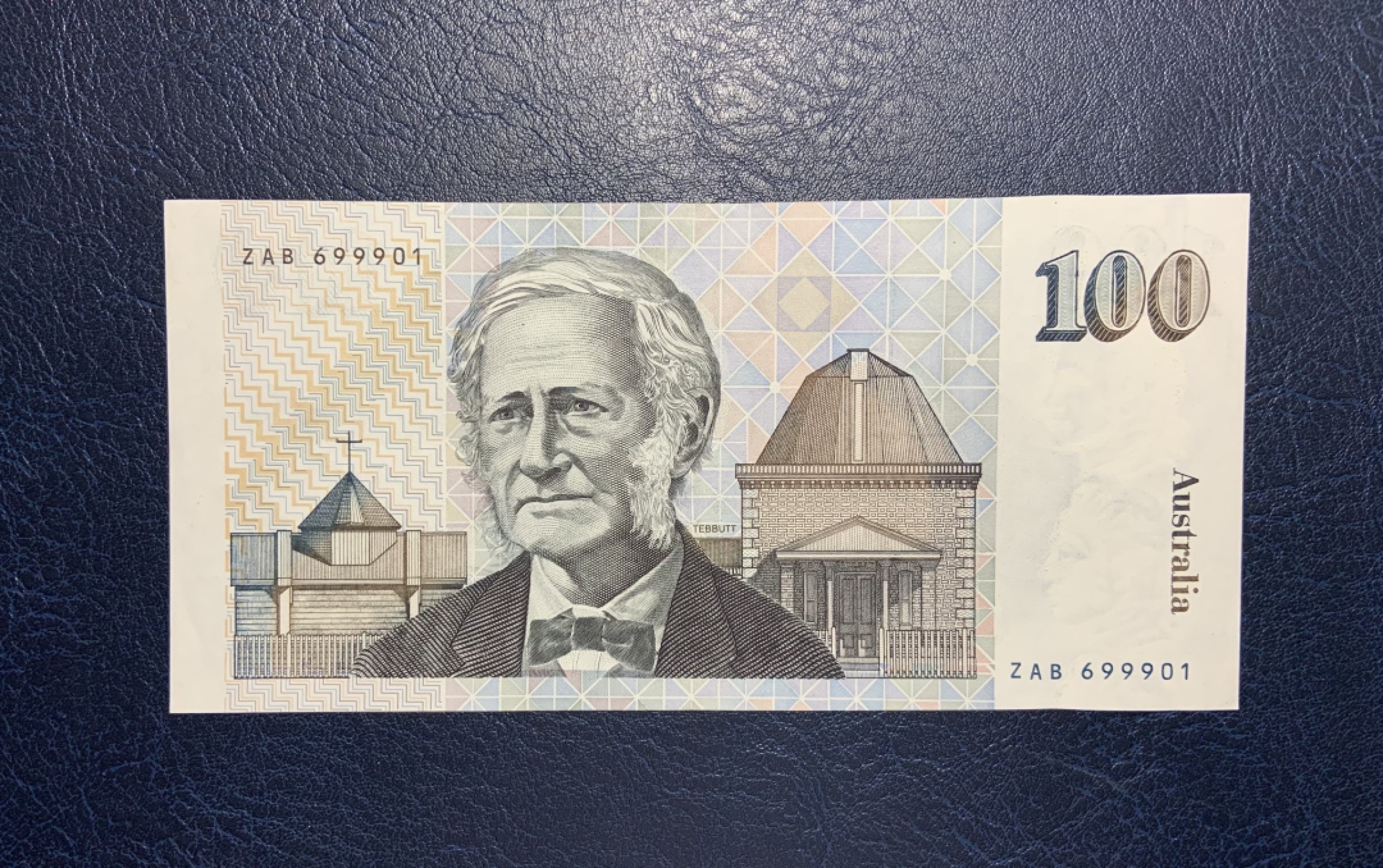 收藏联盟Quantum Auction 第247期拍卖 澳大利亚1984年100元 品相AU 豹子身 倒置号 