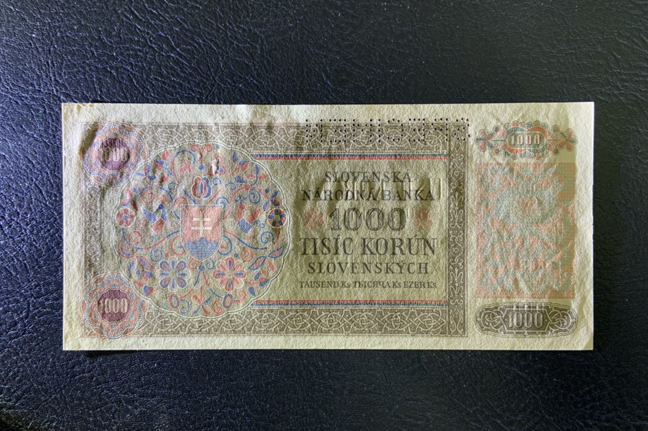 收藏联盟Quantum Auction 第247期拍卖 捷克斯洛伐克1940年1000克朗加贴样票 品相UNC 折木教子 上边缘和一角有轻微渗黄
