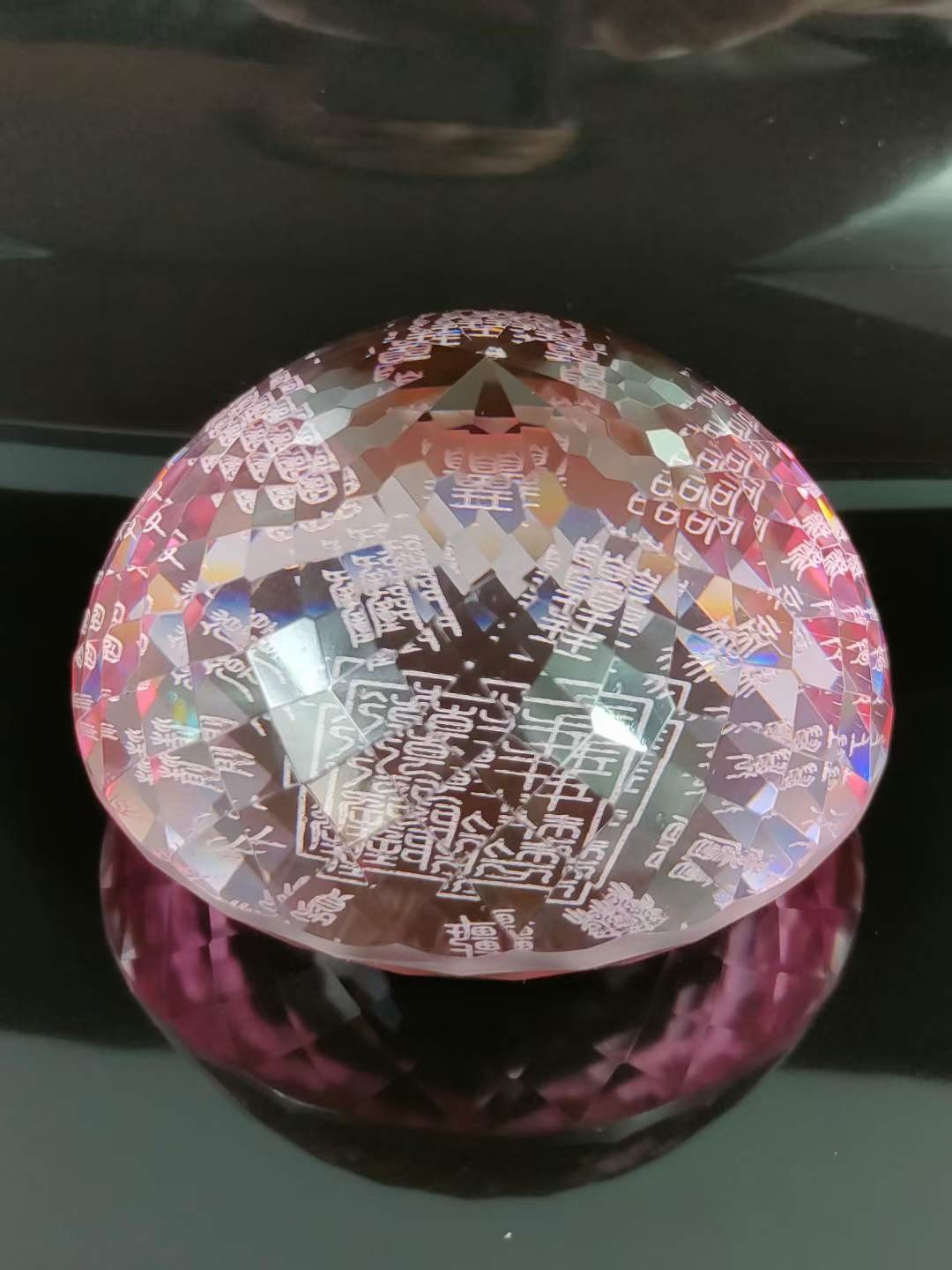 大漆楠木描金盒装钻石💎 ，晶莹剔透，光彩夺目，硬度达十！