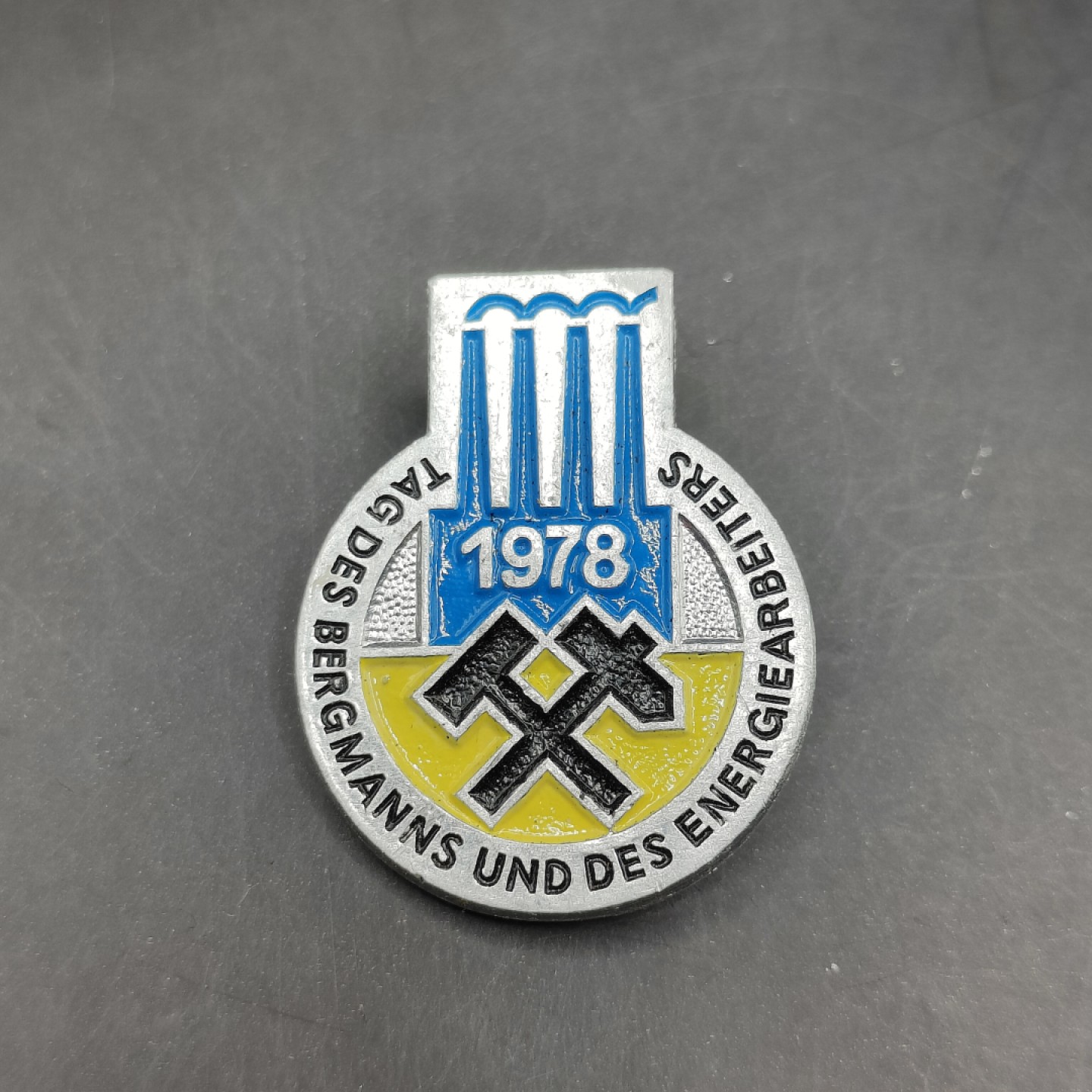 全场0元起拍 第45期 咸鱼国勋章拍卖专场 4月9日（周日）下午6：00开始 东德矿工奖章