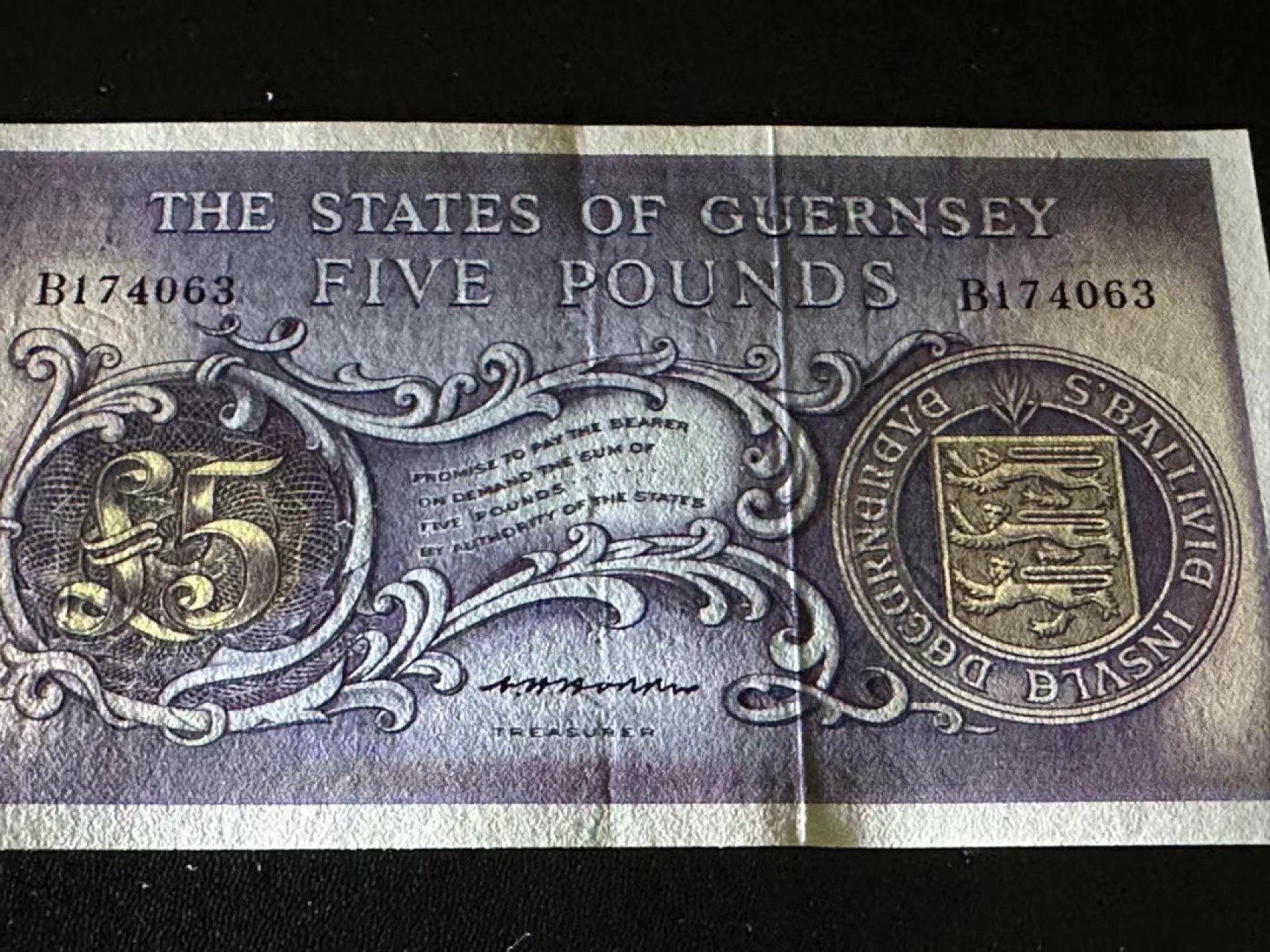 《外钞收藏家》第二百五十八期（连拍第三场） 经典彩背 根西5镑 AU品相