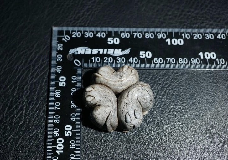 ｜冷门出品｜精选专拍·第贰拾柒场· 明清工老和田玉通天孔三猫把件摆件