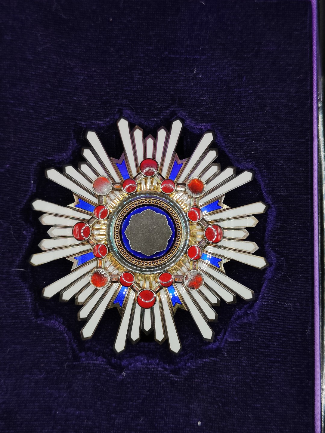 全场0元起拍 第45期 咸鱼国勋章拍卖专场 4月9日（周日）下午6：00开始 日本二等瑞宝星芒章 银制带盒