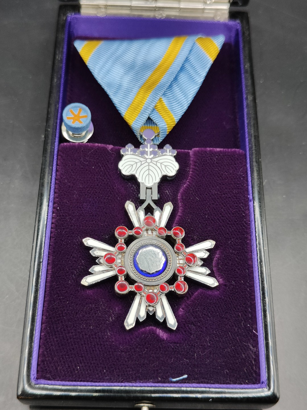 全场0元起拍 第45期 咸鱼国勋章拍卖专场 4月9日（周日）下午6：00开始 日本荣典后 瑞宝单光章 银制带盒略