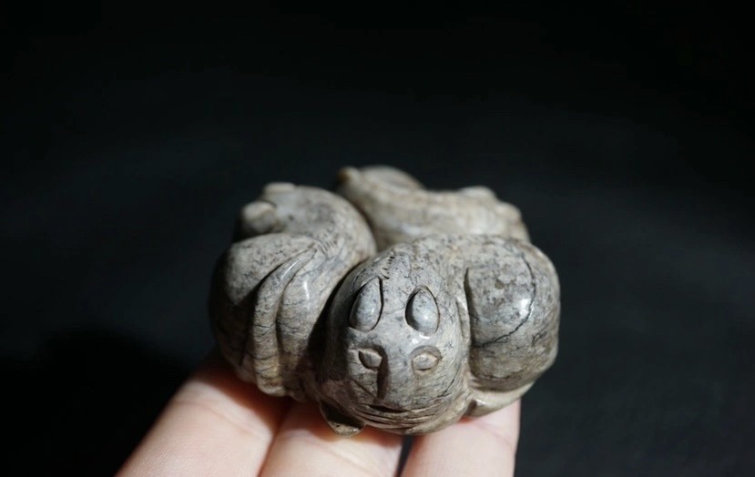 ｜冷门出品｜精选专拍·第贰拾柒场· 明清工老和田玉通天孔三猫把件摆件