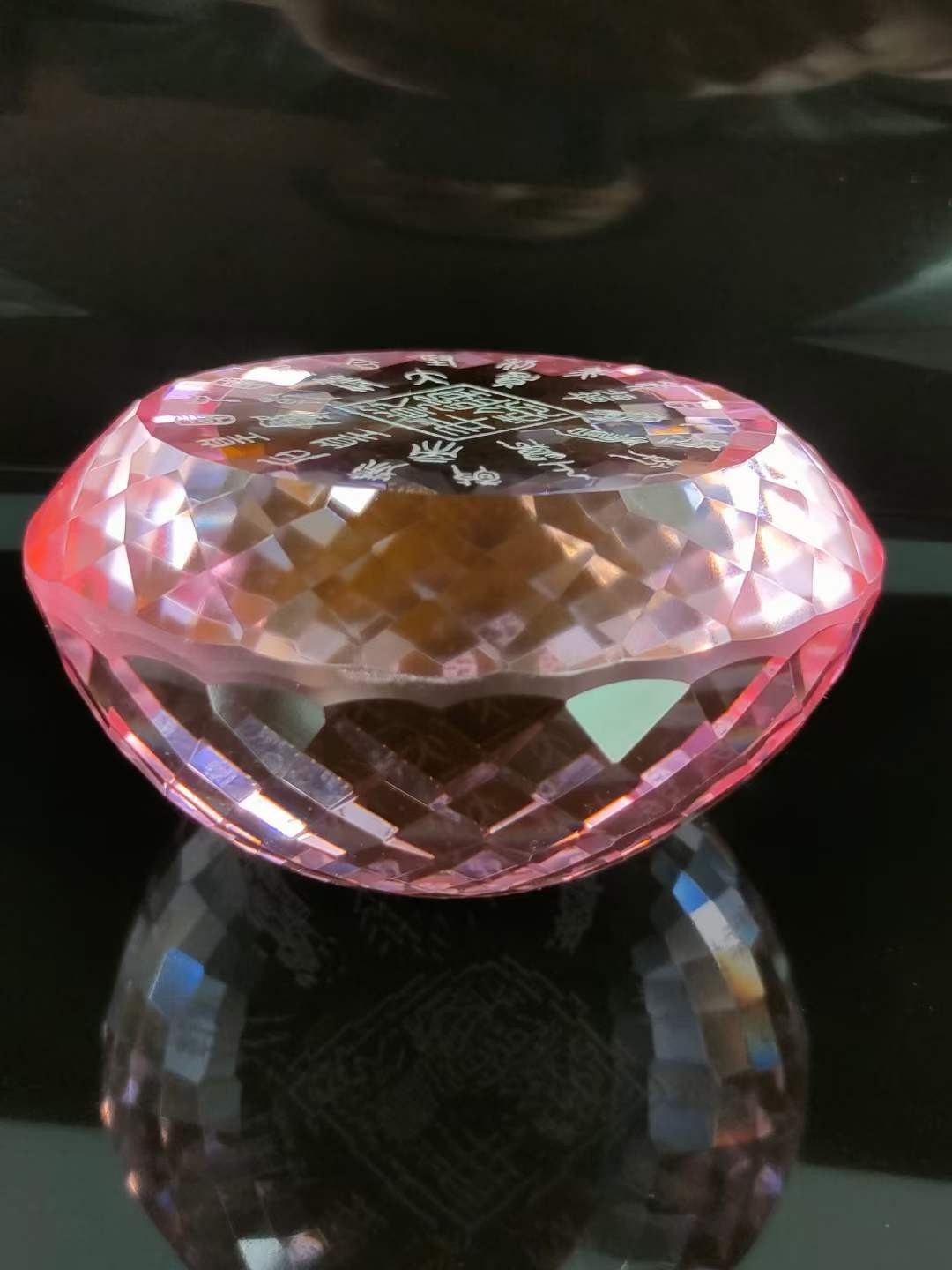 大漆楠木描金盒装钻石💎 ，晶莹剔透，光彩夺目，硬度达十！