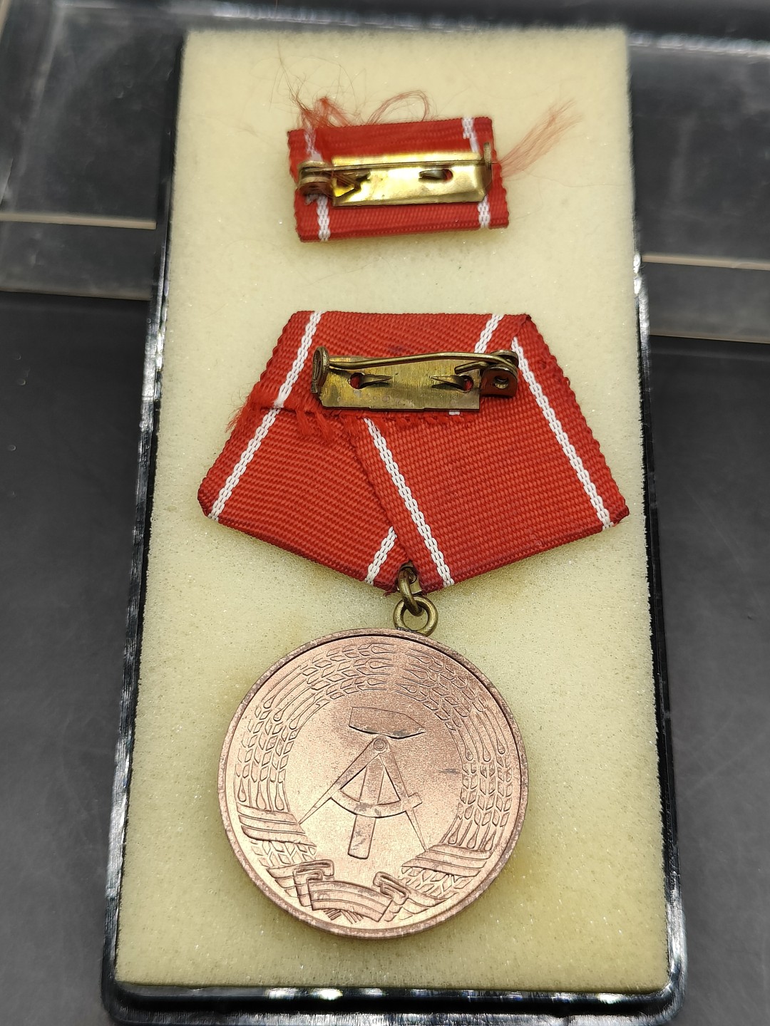 全场0元起拍 第45期 咸鱼国勋章拍卖专场 4月9日（周日）下午6：00开始 东德工战队优秀服役奖章