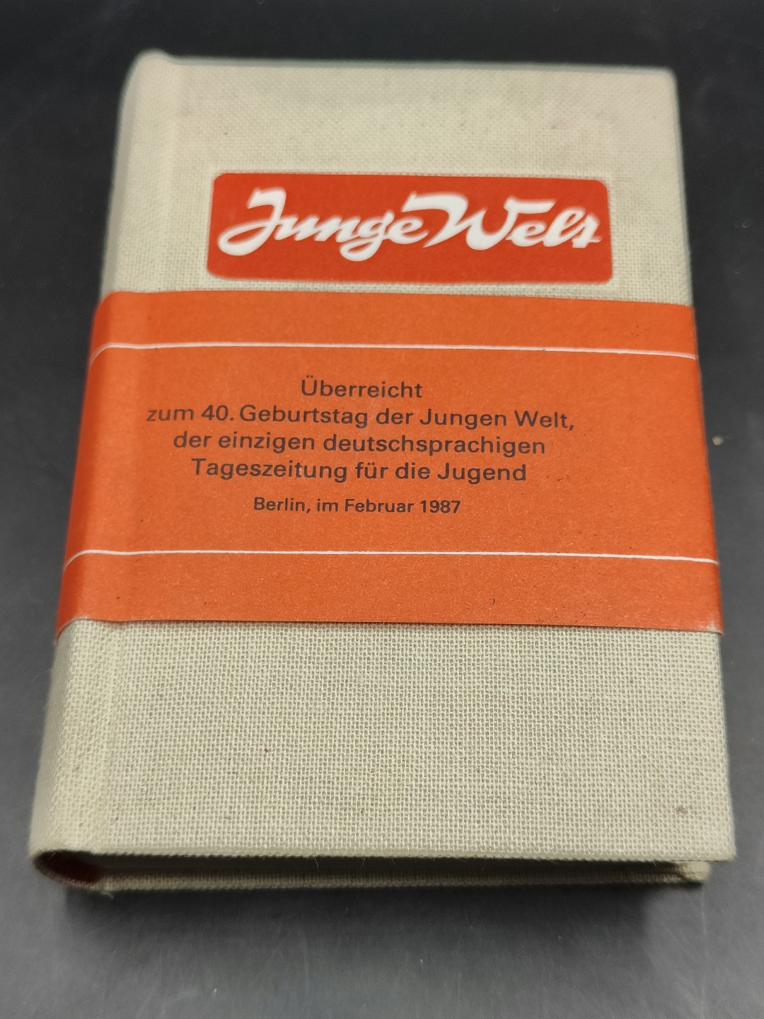 全场0元起拍 第45期 咸鱼国勋章拍卖专场 4月9日（周日）下午6：00开始 东德40年代-80年代报纸整合迷你册 300多页