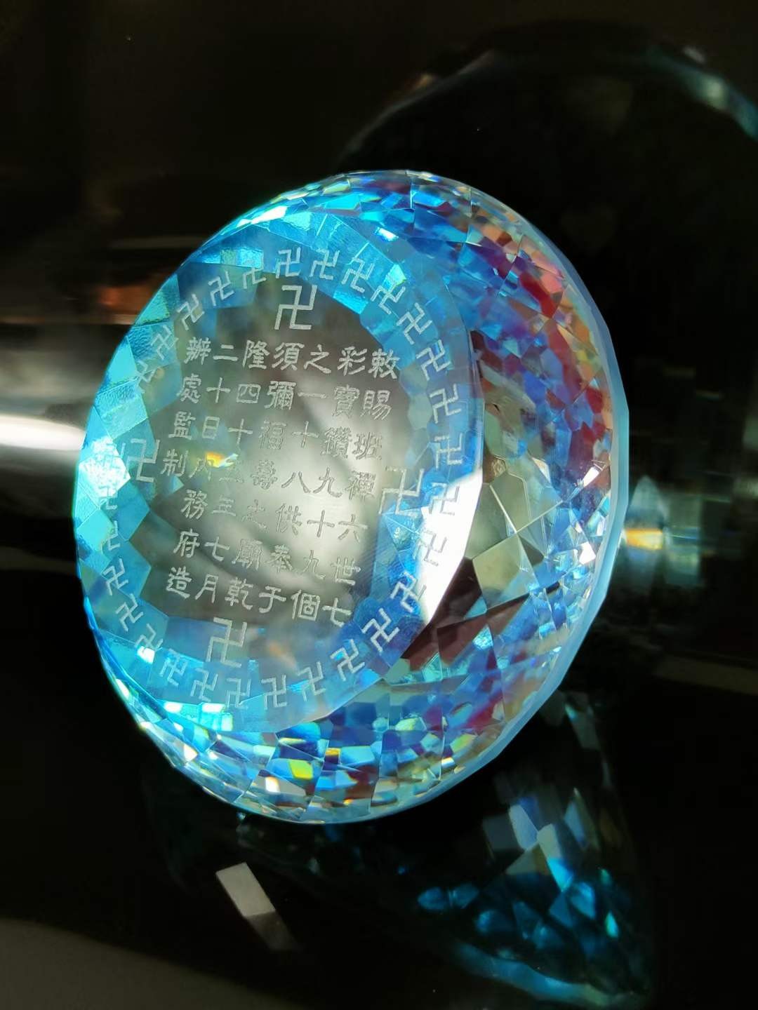 大漆楠木描金盒装钻石💎 ，晶莹剔透，光彩夺目，硬度达十！
