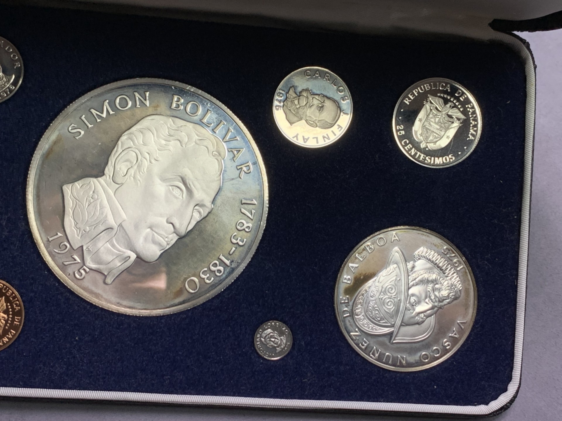 《竞宝斋》第151场-周日，周一，周四 3场 (全场包邮) 原盒 巴拿马1975年 九枚套精制币 1元26.73克/5元35.12克/20元129.59克都是92.5%银 