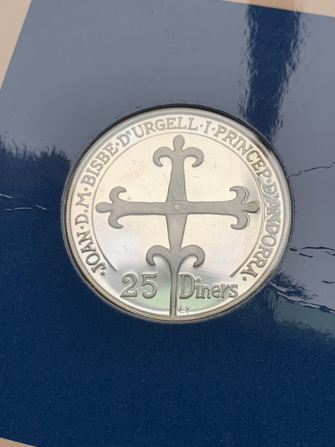 《竞宝斋》第151场-周日，周一，周四 3场 (全场包邮) 卡装 安道尔1988年 十字 25第纳尔大银币 非常稀少 发行量一万枚 20克 90%银