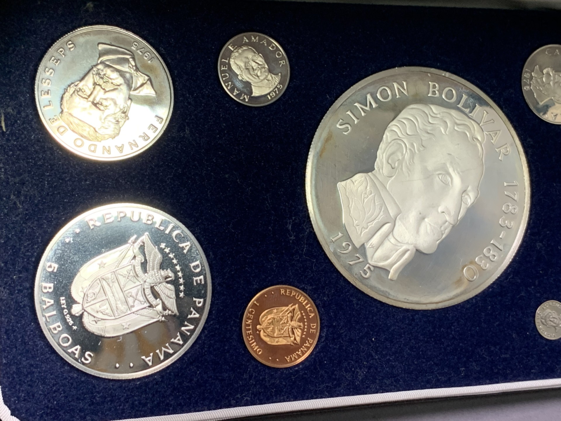 《竞宝斋》第151场-周日，周一，周四 3场 (全场包邮) 原盒 巴拿马1975年 九枚套精制币 1元26.73克/5元35.12克/20元129.59克都是92.5%银 