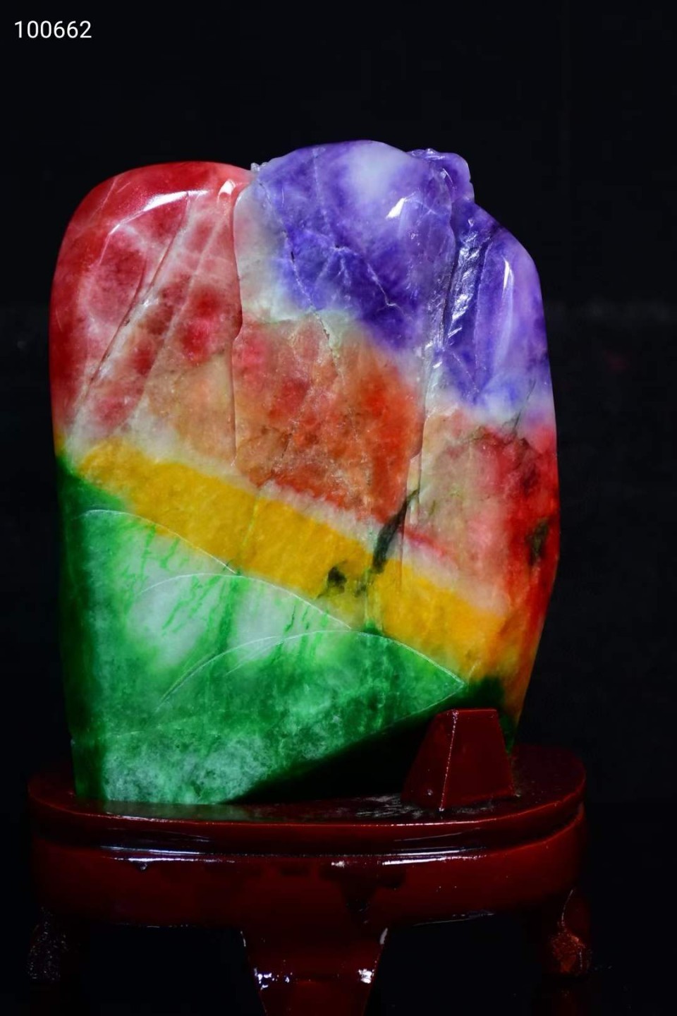 冰种四彩翡翠雕刻山水人物摆件，翠质冰透，雕刻精美，纯手工雕刻，是一整块翡翠原石雕刻而成，品相如图 冰种四彩翡翠雕刻山水人物摆件，翠质冰透，雕刻精美，纯手工雕刻，是一整块翡翠原石雕刻而成，品相如图