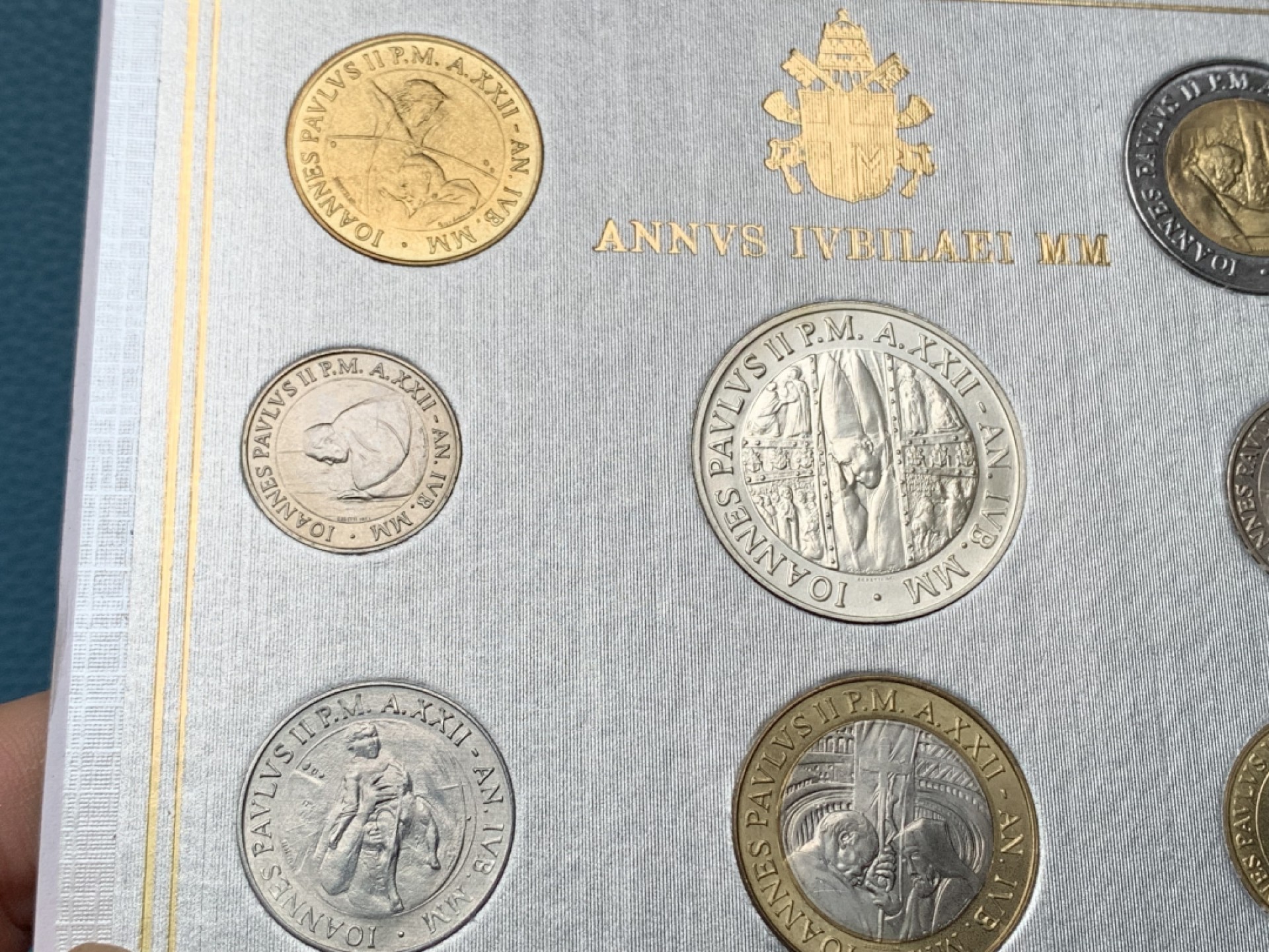 《竞宝斋》第151场-周日，周一，周四 3场 (全场包邮) 卡装 梵蒂冈2000年 千禧年纪念 八枚套 其中1000里拉是银币