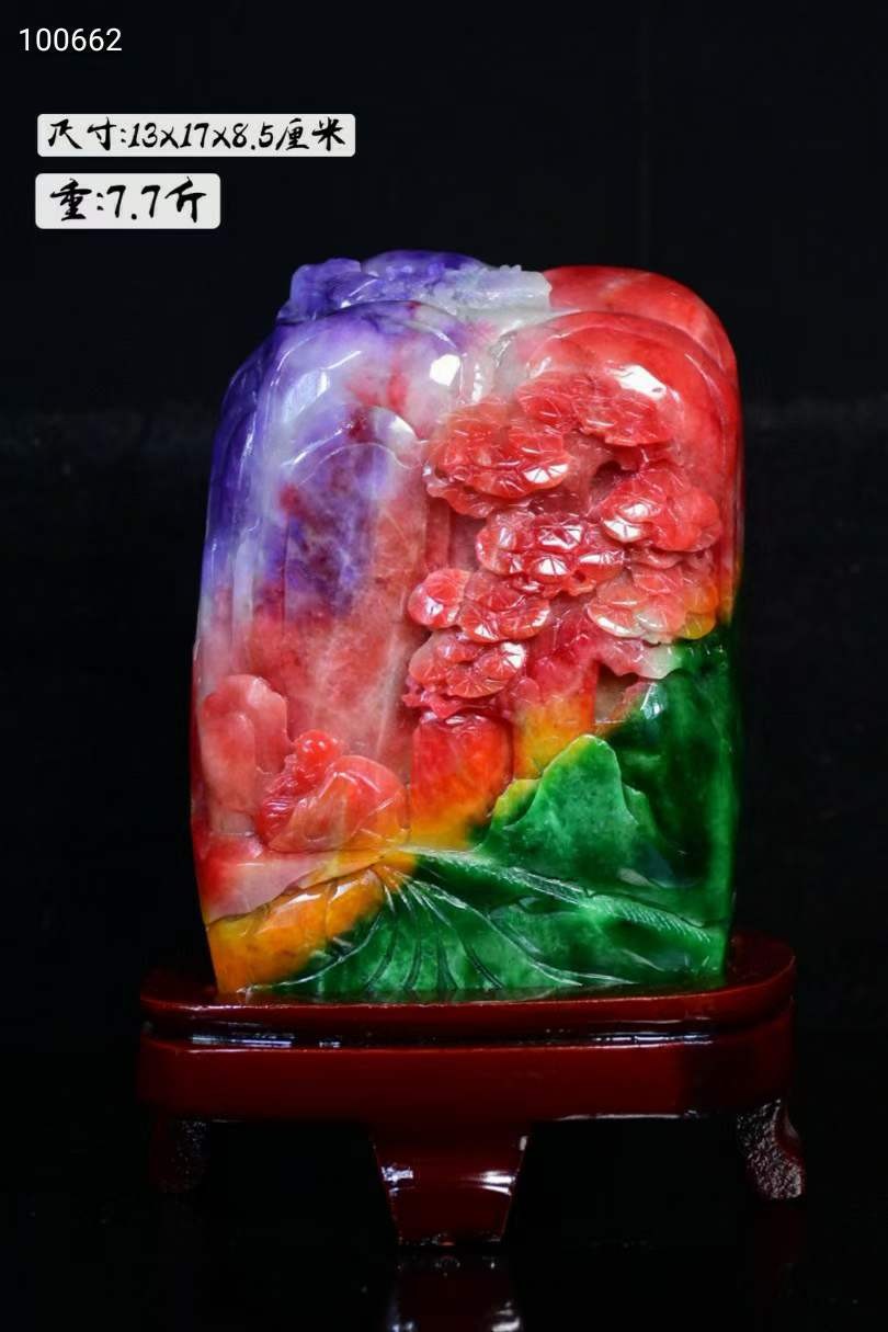 冰种四彩翡翠雕刻山水人物摆件，翠质冰透，雕刻精美，纯手工雕刻，是一整块翡翠原石雕刻而成，品相如图 冰种四彩翡翠雕刻山水人物摆件，翠质冰透，雕刻精美，纯手工雕刻，是一整块翡翠原石雕刻而成，品相如图